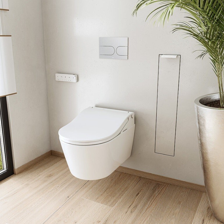 Le pack installé dans une salle de bains au parquet clair